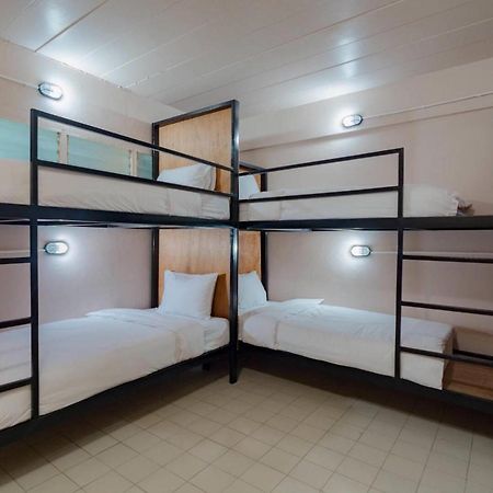 Bed At Beach Hostel Phuket Kültér fotó