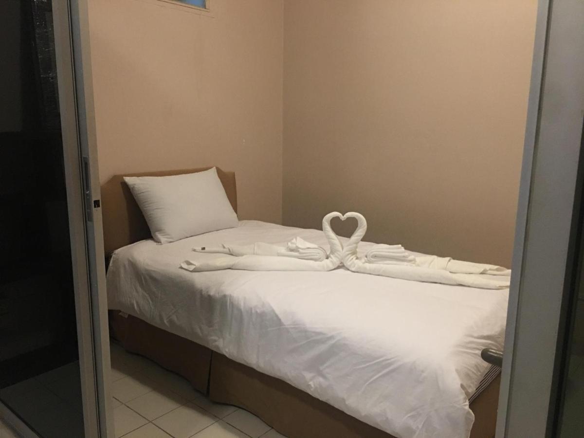 Bed At Beach Hostel Phuket Kültér fotó
