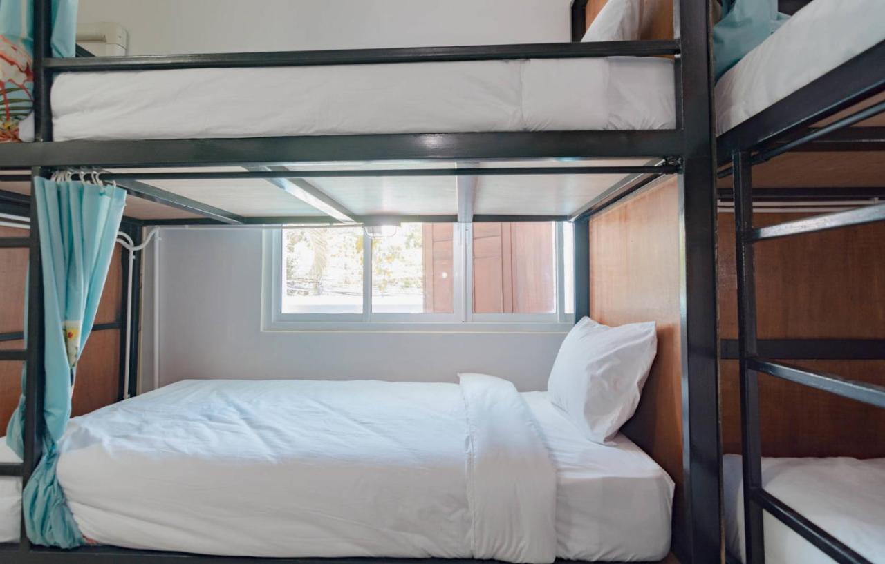 Bed At Beach Hostel Phuket Kültér fotó